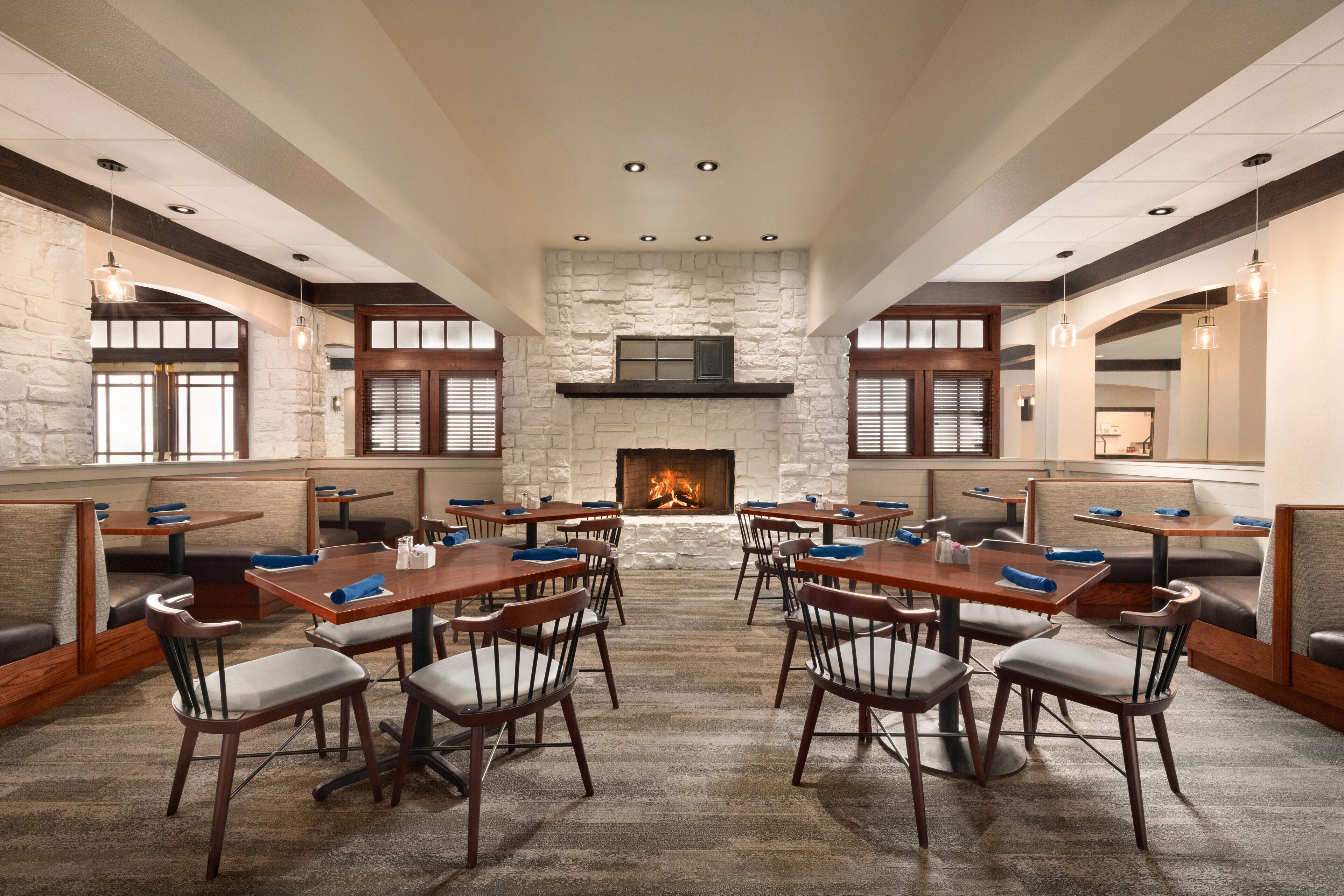 บริการอาหารเช้า อาหารกลางวัน อาหารเย็น, อาหารอเมริกัน