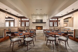 Breakfast, lunch, dinner served; American cuisine 