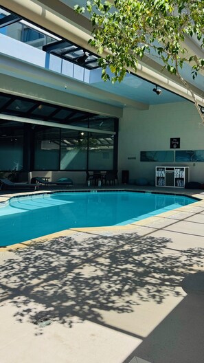 An indoor swimming pool with lounge chairs and a 'No Diving' sign. - Crowne Plaza Hotel Foster City - San Mateo by IHG (Foster City)