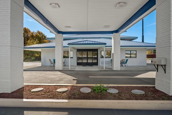 Exterior - Days Inn by Wyndham Renfro Valley Mount Vernon (Mount Vernon)
