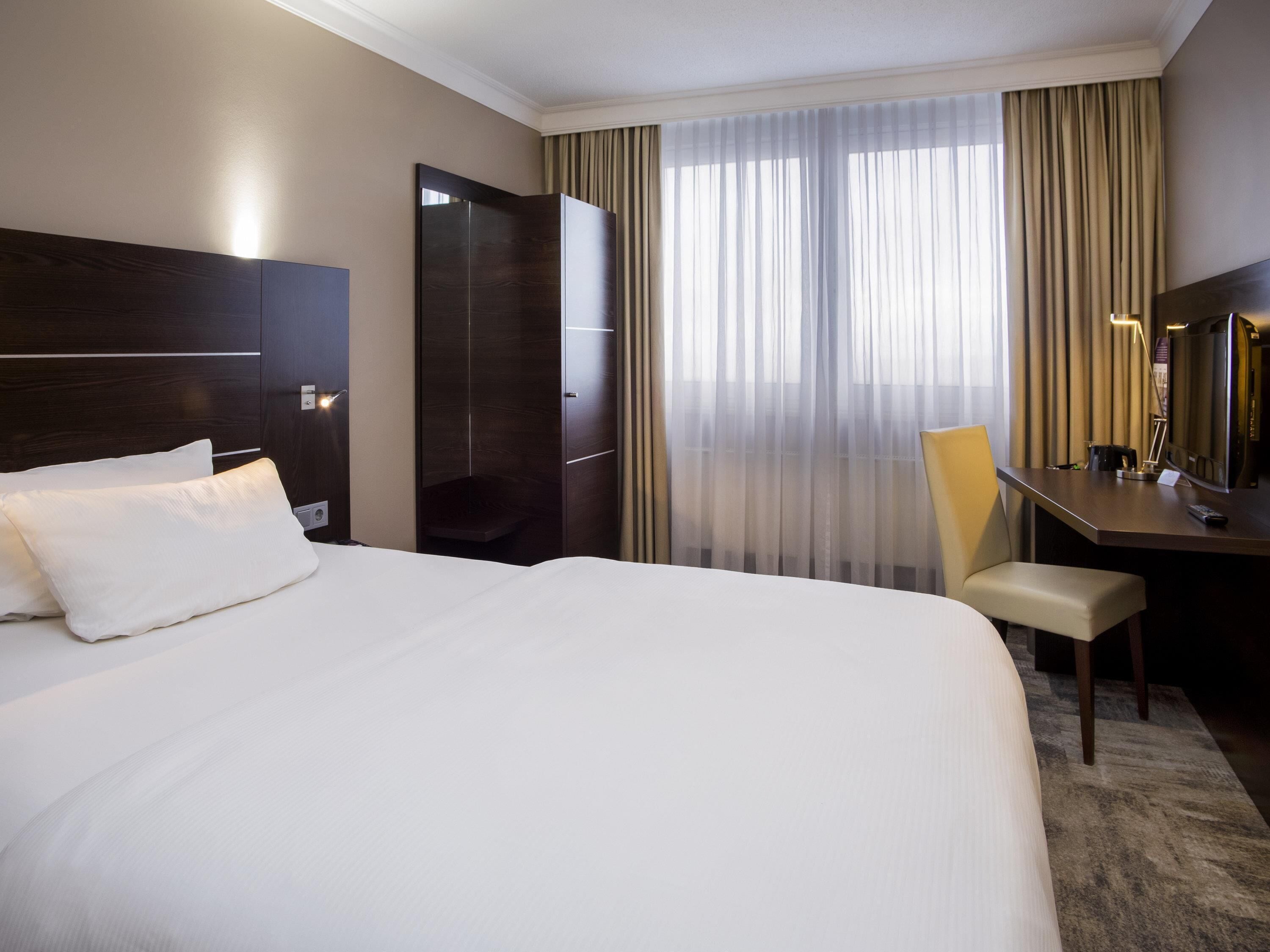 Standard Room, 1 Single Bed | Hypo-allergenic bedding, desk, blackout curtains, iron/ironing board