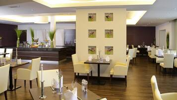 FrĂŒhstĂŒck und Abendessen, internationale KĂŒche