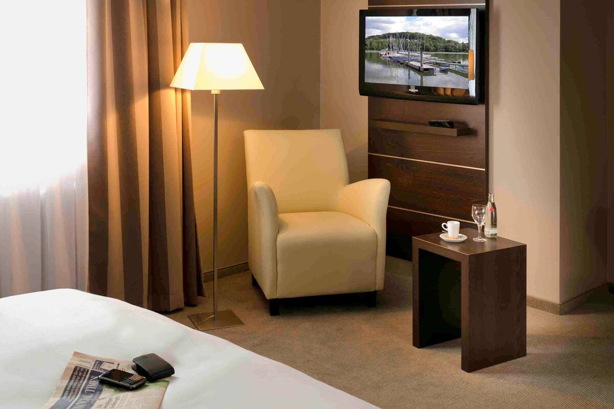 1 bedroom, hypo-allergenic bedding, in-room safe, desk