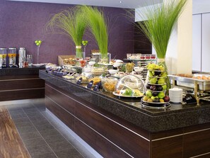 Breakfast, lunch, dinner served; international cuisine 