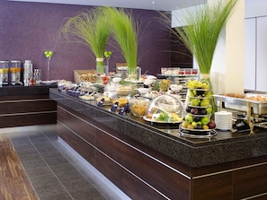 Breakfast, lunch, dinner served; international cuisine