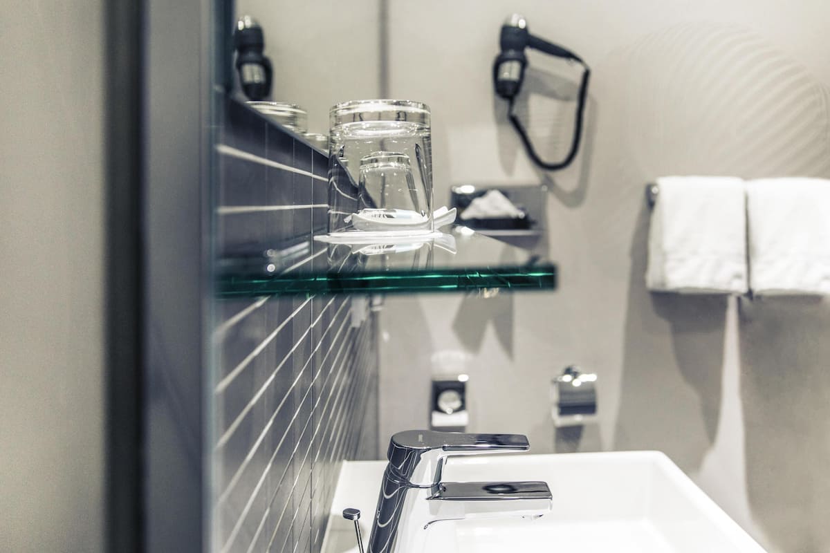 1 bedroom, hypo-allergenic bedding, in-room safe, desk