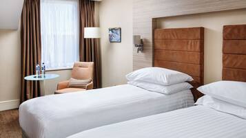 Classic Twin Room | In-room safe, desk, laptop workspace, blackout curtains