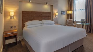 Zimmersafe, Schreibtisch, laptopgeeigneter Arbeitsplatz