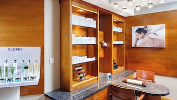 Couples treatment room(s), hot tub, body treatments, aromatherapy