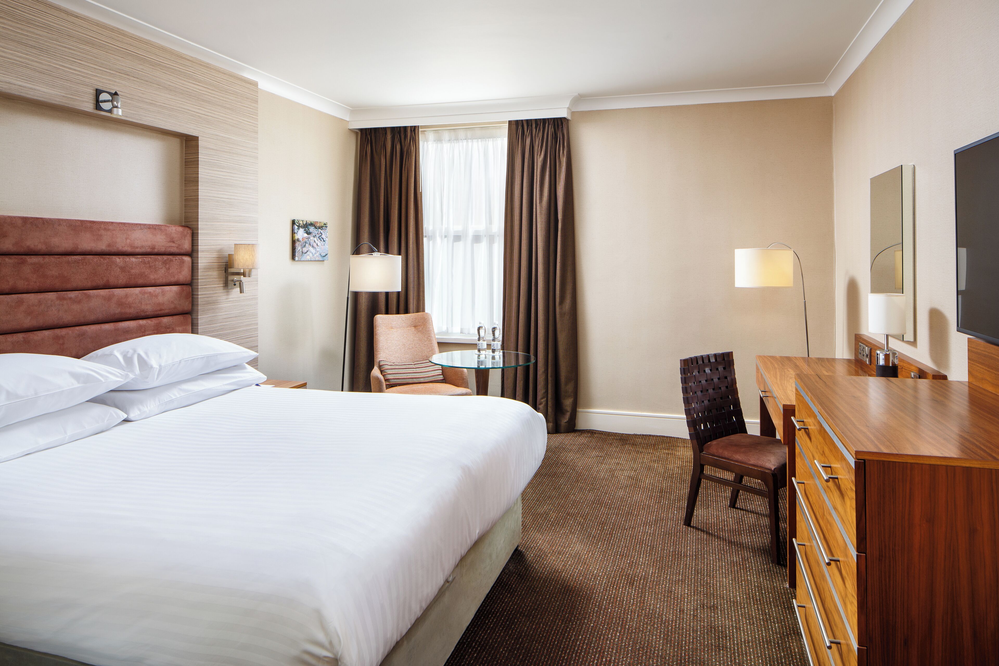 Superior King Room | In-room safe, desk, laptop workspace, blackout curtains