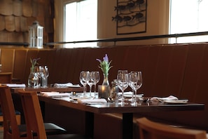 Restaurant - Macdonald New Blossoms Hotel, Chester (Chester)