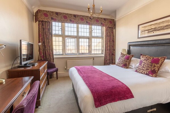 Standard Room, 1 King Bed | Hypo-allergenic bedding, desk, laptop workspace, iron/ironing board - Macdonald New Blossoms Hotel, Chester (Chester)