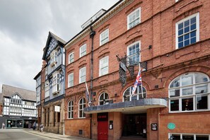 Front of property - Macdonald New Blossoms Hotel, Chester (Chester)