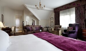 Hypo-allergenic bedding, desk, laptop workspace, iron/ironing board - Macdonald New Blossoms Hotel, Chester (Chester)