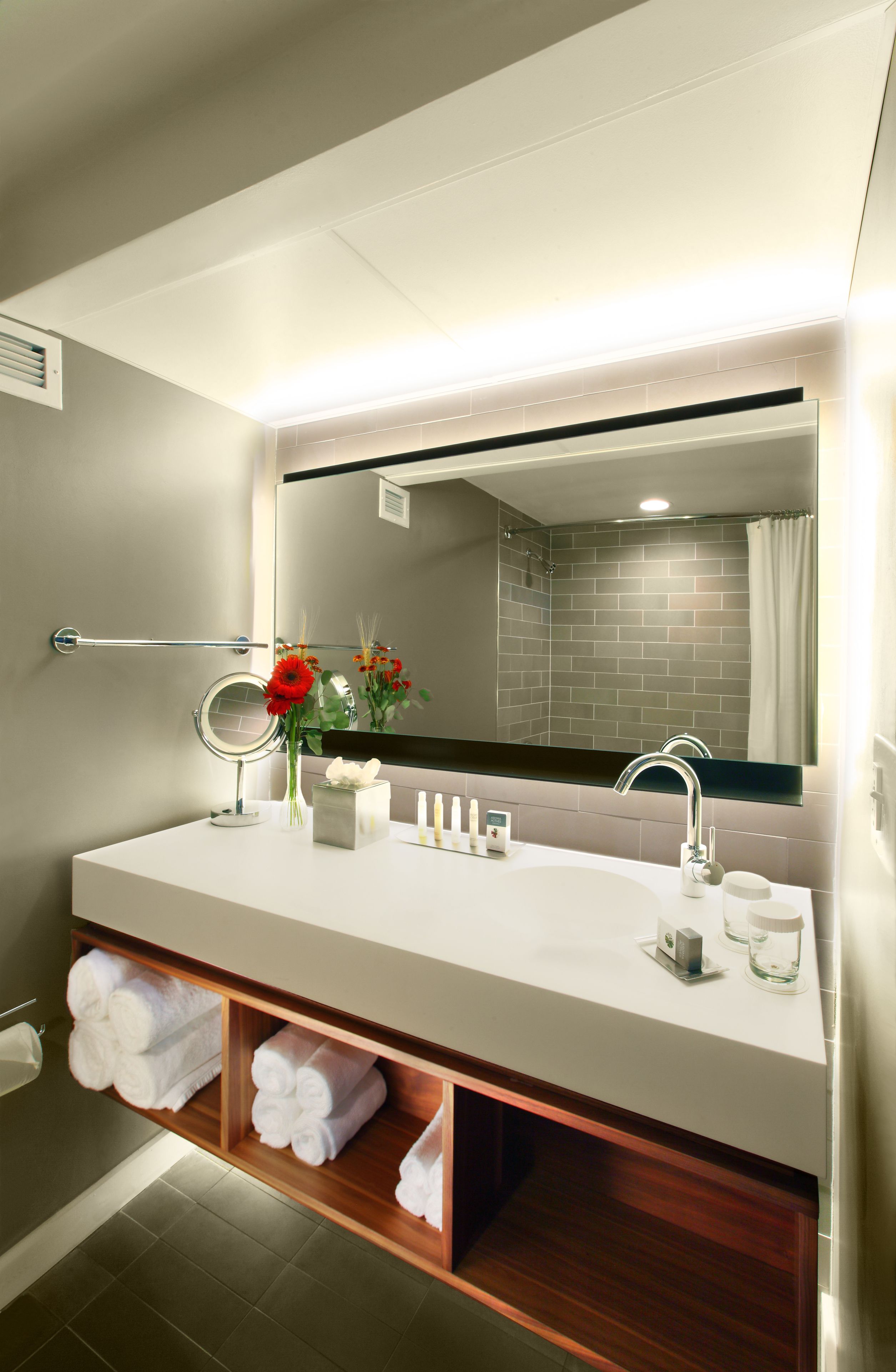 combined shower/bathtub, designer toiletries, hair dryer, towels