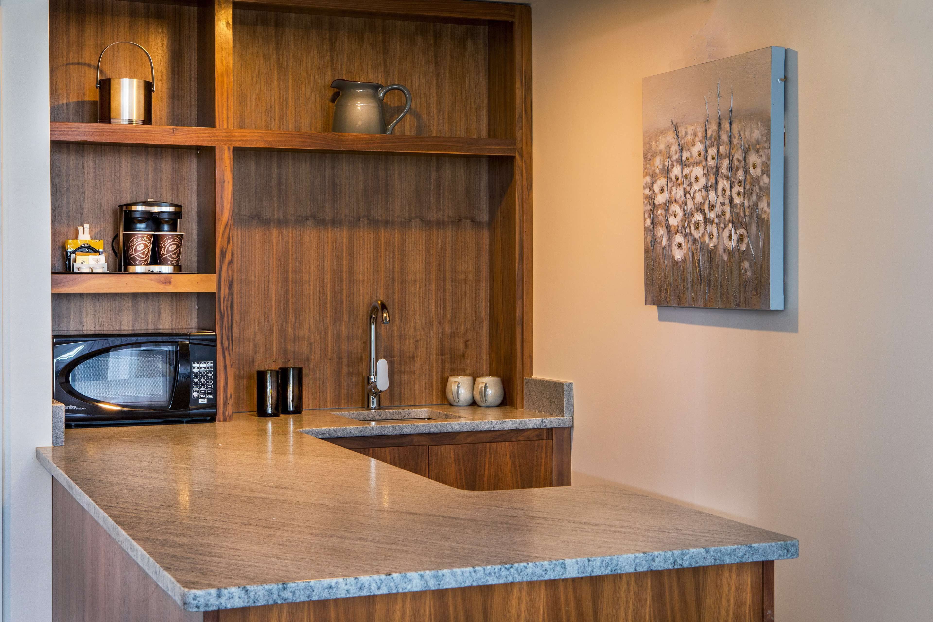 premium bedding, pillow-top beds, in-room safe, desk