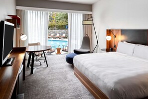 Room, 1 King Bed, Pool View (Walkout Access to Pool) | Premium bedding, pillow-top beds, in-room safe, desk - DoubleTree by Hilton Atlanta Windy Hill Ballpark (Atlanta)