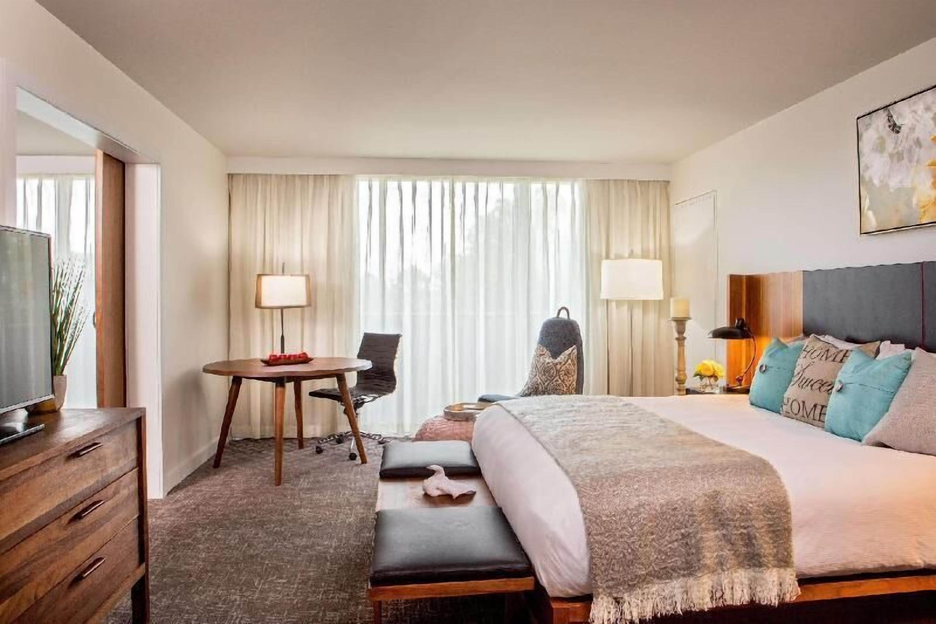 Premium bedding, pillowtop beds, in-room safe, desk