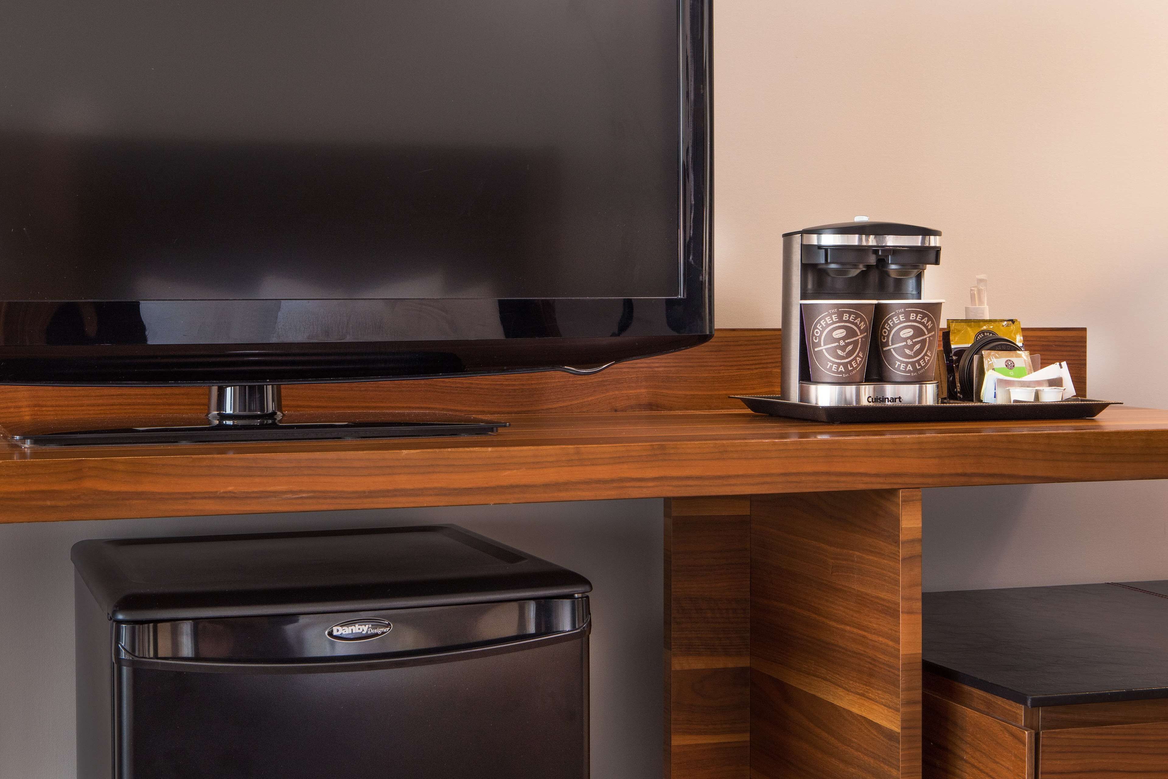 premium bedding, pillow-top beds, in-room safe, desk