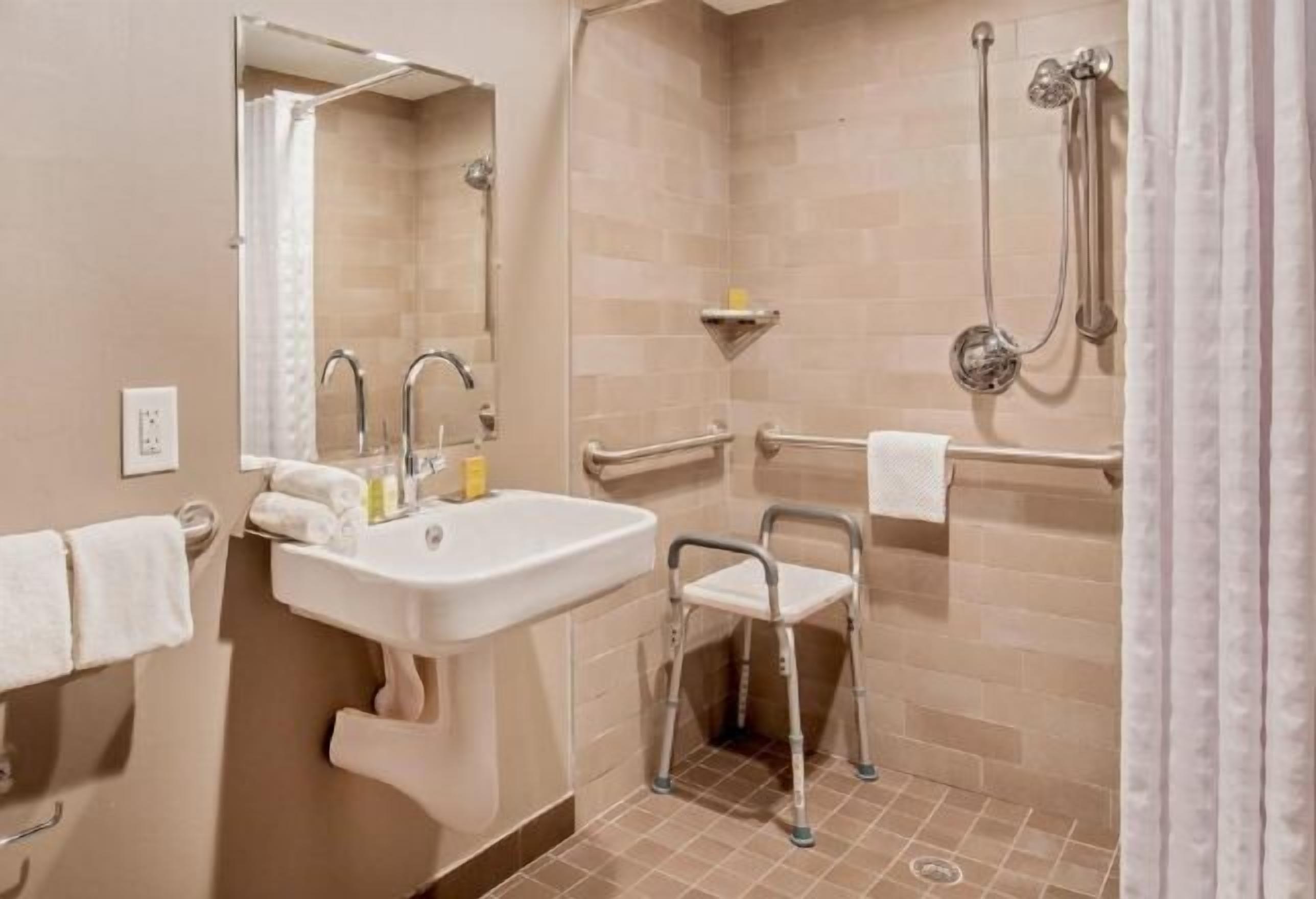 Combined shower/tub, designer toiletries, hair dryer, towels