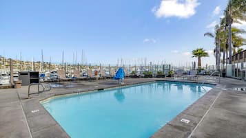 2 outdoor pools, sun loungers