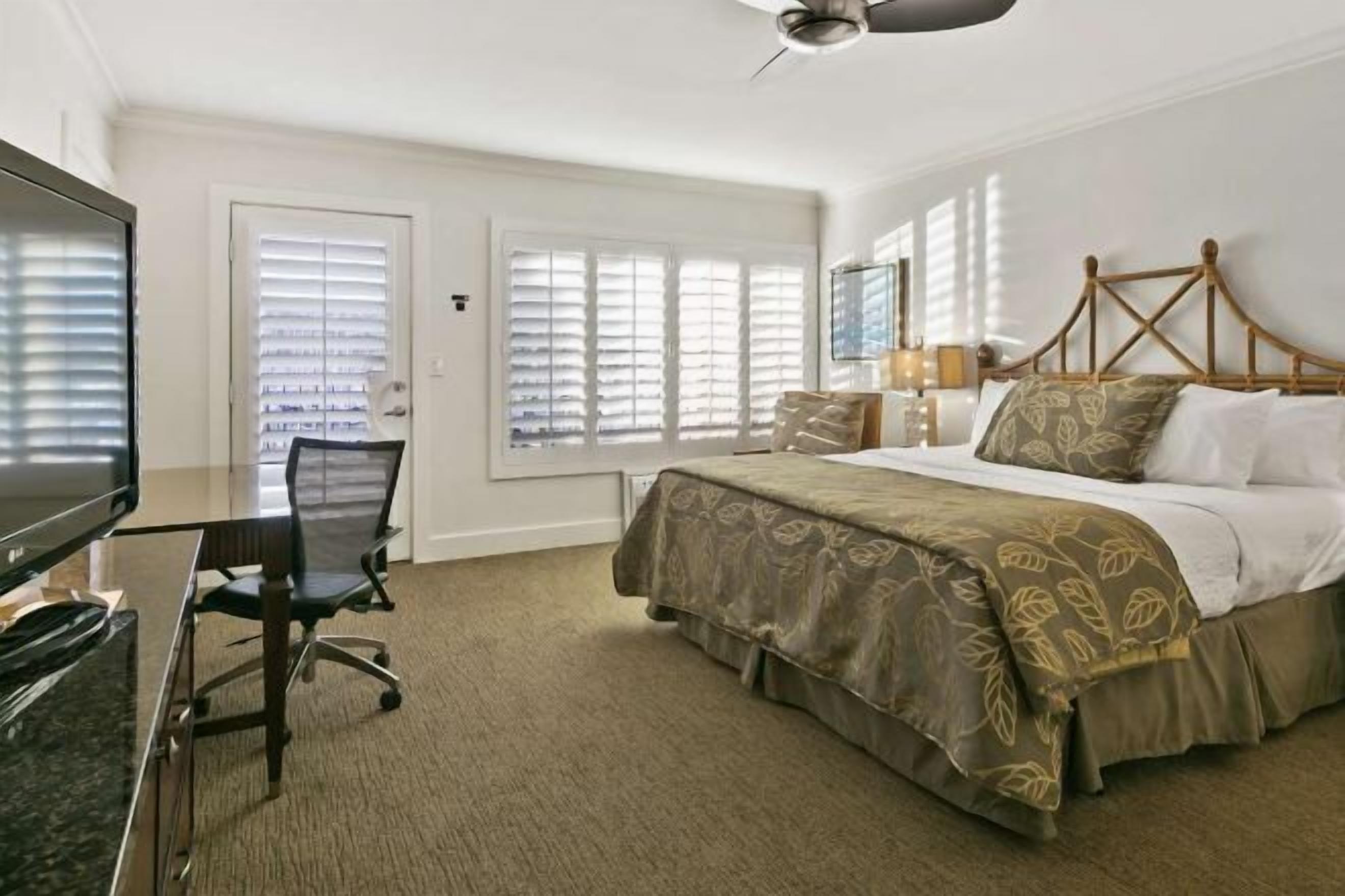 Hypo-allergenic bedding, in-room safe, iron/ironing board