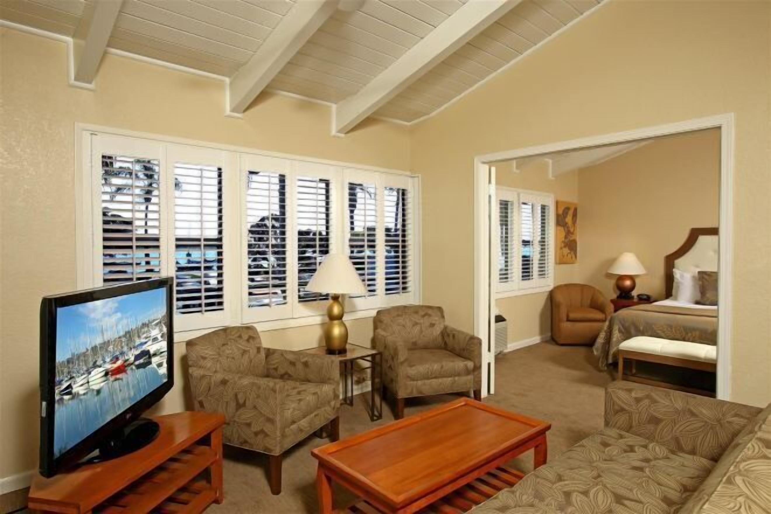Living area | 42-inch LCD TV with cable channels, TV