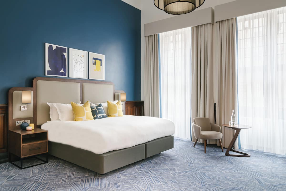 Suite, 1 Bedroom | 1 bilik tidur, peralatan tempat tidur premium, peti besi dalam bilik