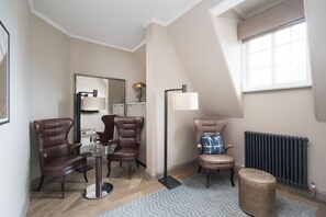 Premium bedding, in-room safe, individually decorated - voco Grand Central Glasgow by IHG (Glasgow)