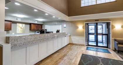 Quality Inn & Suites Des Moines - Merle Hay Road