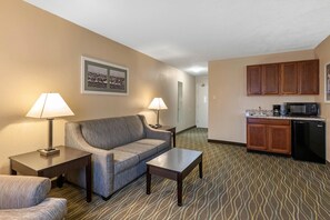 办公桌、熨斗/熨衣板、折叠床/加床（额外收费）、免费 WiFi