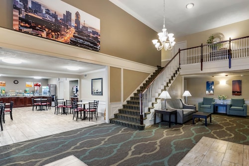 Quality Inn & Suites Des Moines - Merle Hay Road