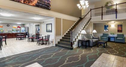 Quality Inn & Suites Des Moines - Merle Hay Road