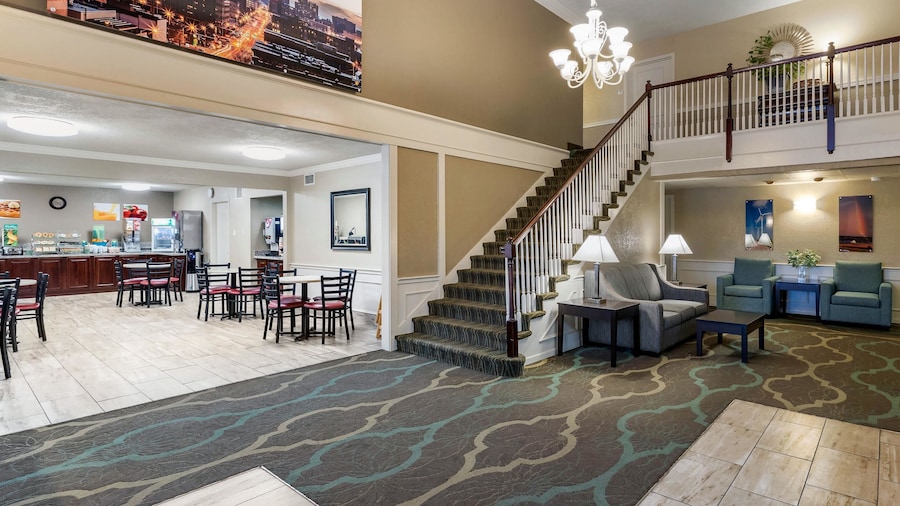 Quality Inn & Suites Des Moines - Merle Hay Road