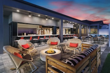 Lounge at Courtyard by Marriott Lake Buena Vista at Vista Centre