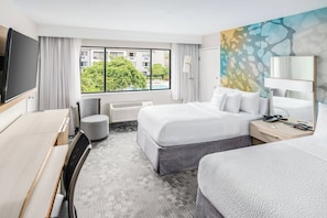 Premium bedding, pillowtop beds, in-room safe, individually decorated - Courtyard by Marriott Lake Buena Vista at Vista Centre (Orlando)