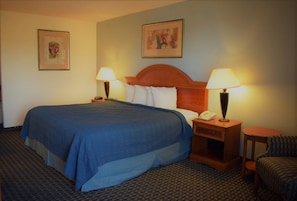 Standard Room, 1 King Bed, Non Smoking | In-room safe, desk, laptop workspace, blackout curtains - Texas Inn & Suites-Denton (Denton)