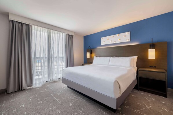 Habitación, 1 cama King size, para no fumadores | Ropa de cama de alta calidad y caja de seguridad en la habitación 