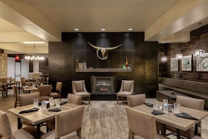 Dinner served - Embassy Suites by Hilton Tulsa I-44 (Tulsa)