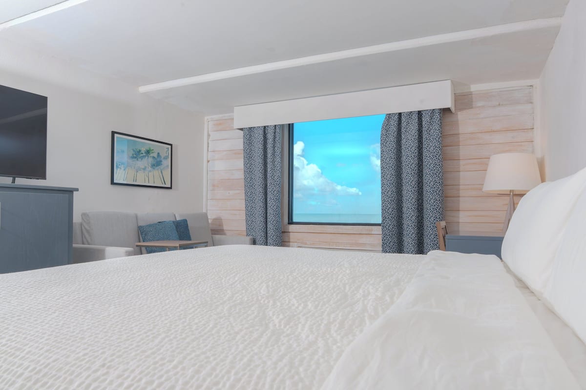 Safe på rommet, skrivebord, strykejern/-brett og wi-fi (inkludert)