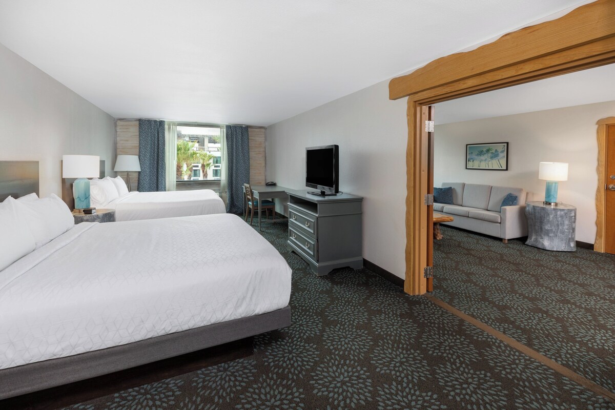 Suite, 1 Bedroom | In-room safe, desk, iron/ironing board, WiFi (free)