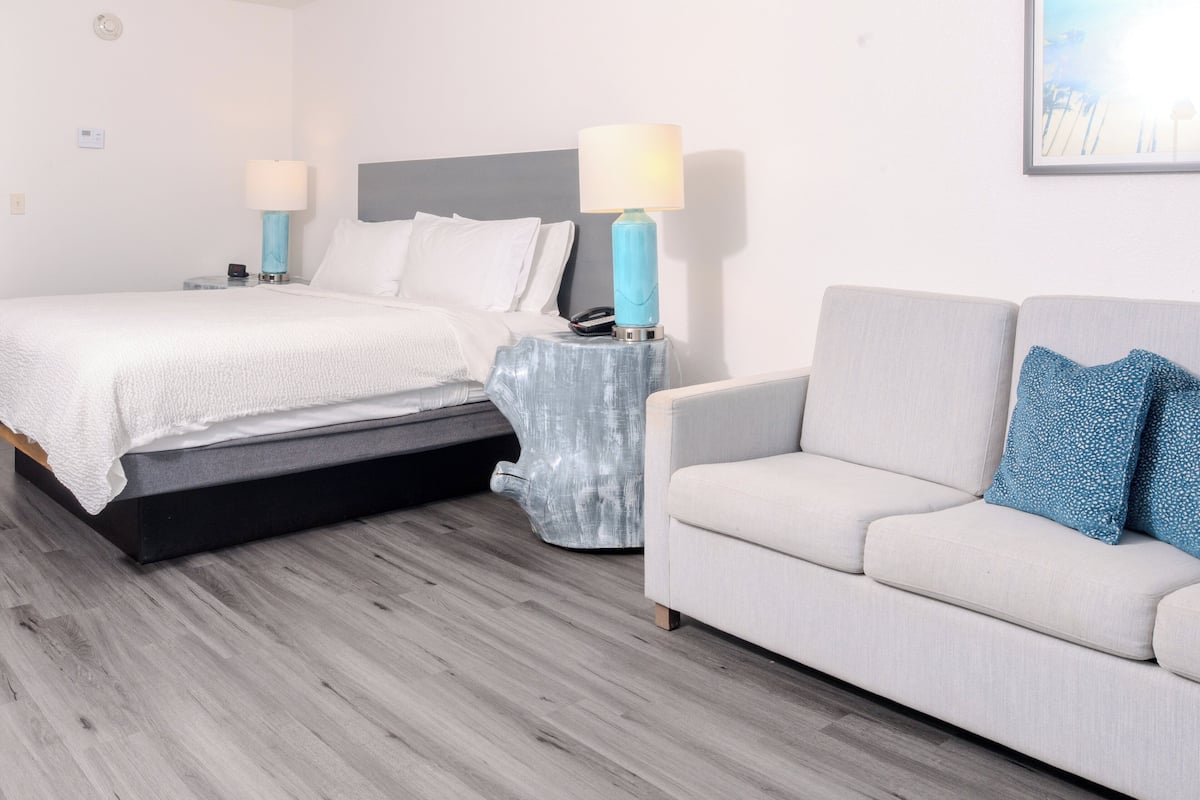 In-room safe, desk, iron/ironing board, free WiFi