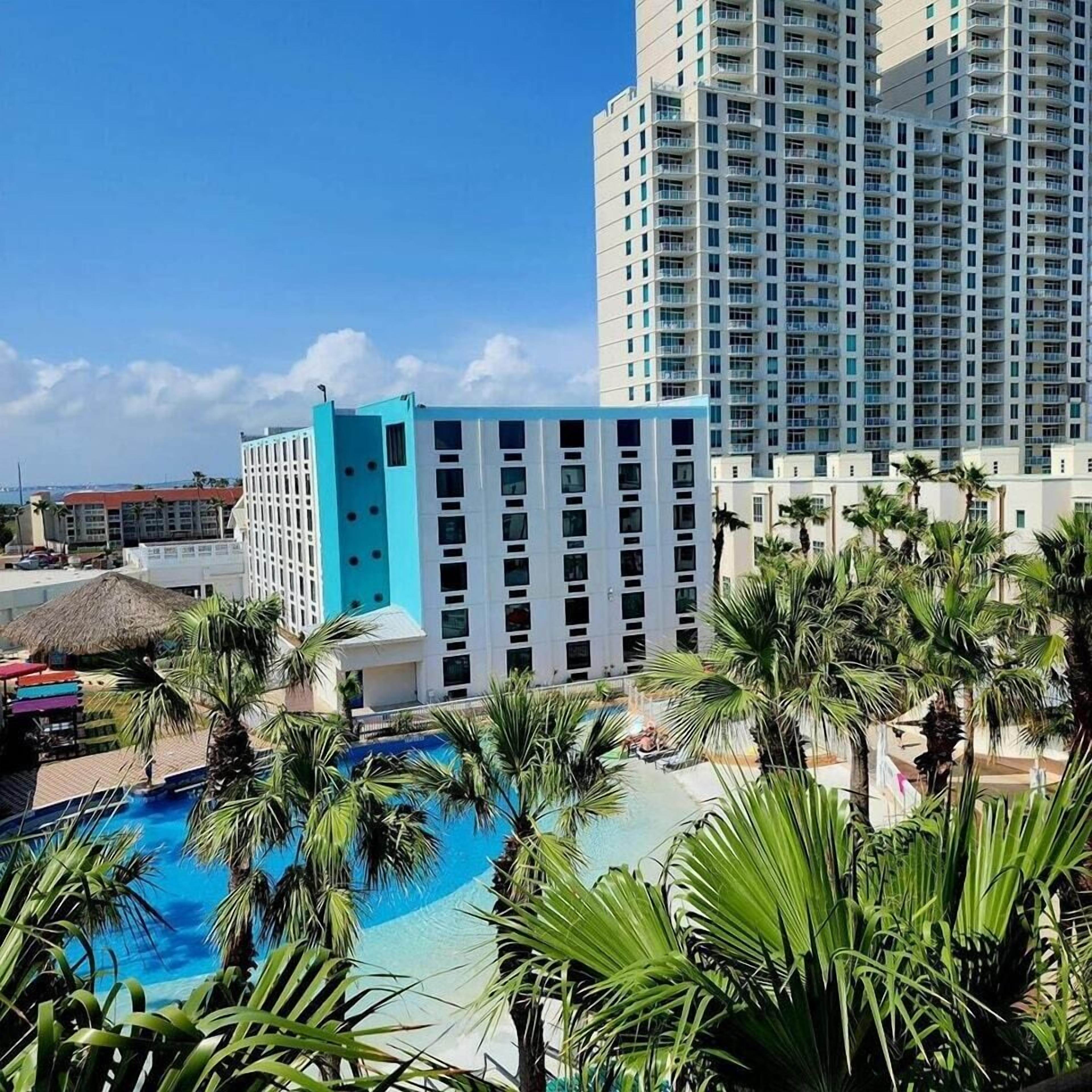 ห้องสแตนดาร์ด, เตียงควีนไซส์ 2 เตียง, วิวสระว่ายน้ำ | วิวจากห้องพัก