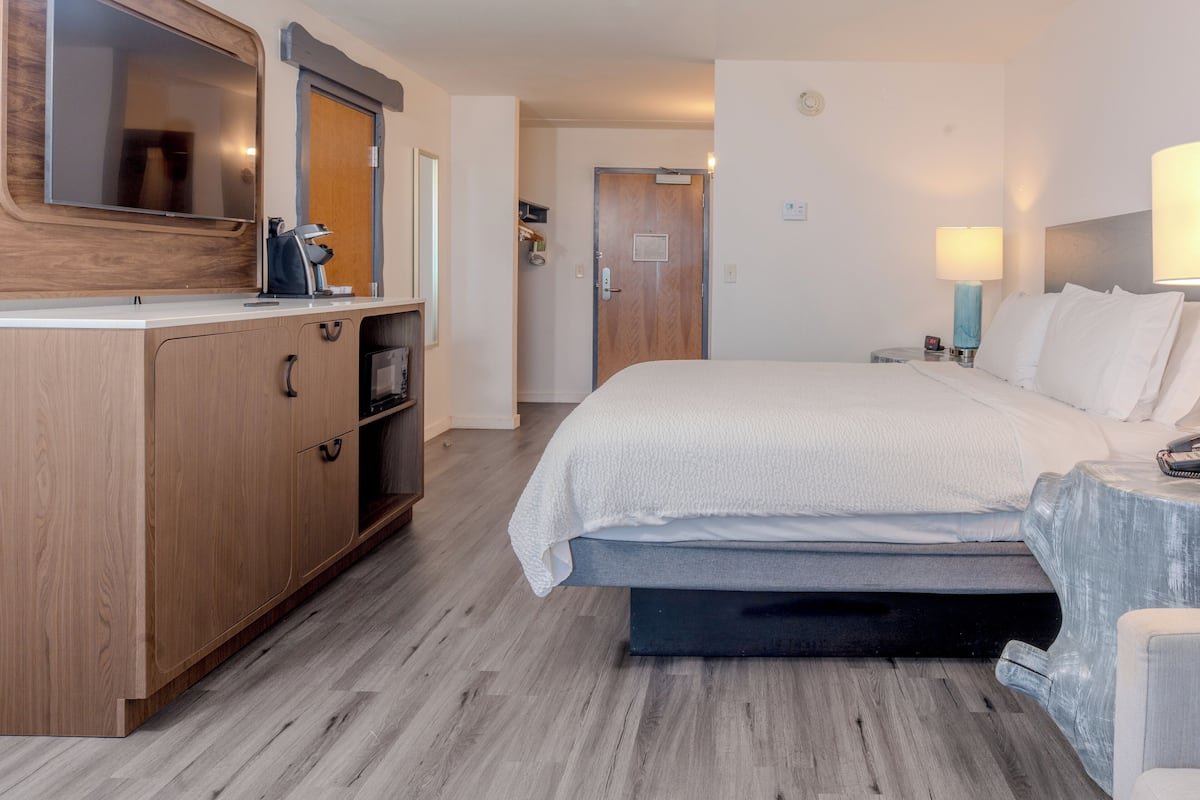 In-room safe, desk, iron/ironing board, free WiFi