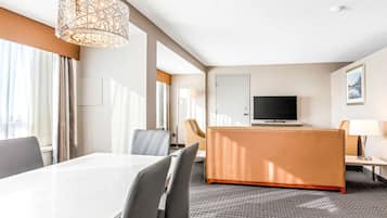 Premium bedding, in-room safe, desk, laptop workspace