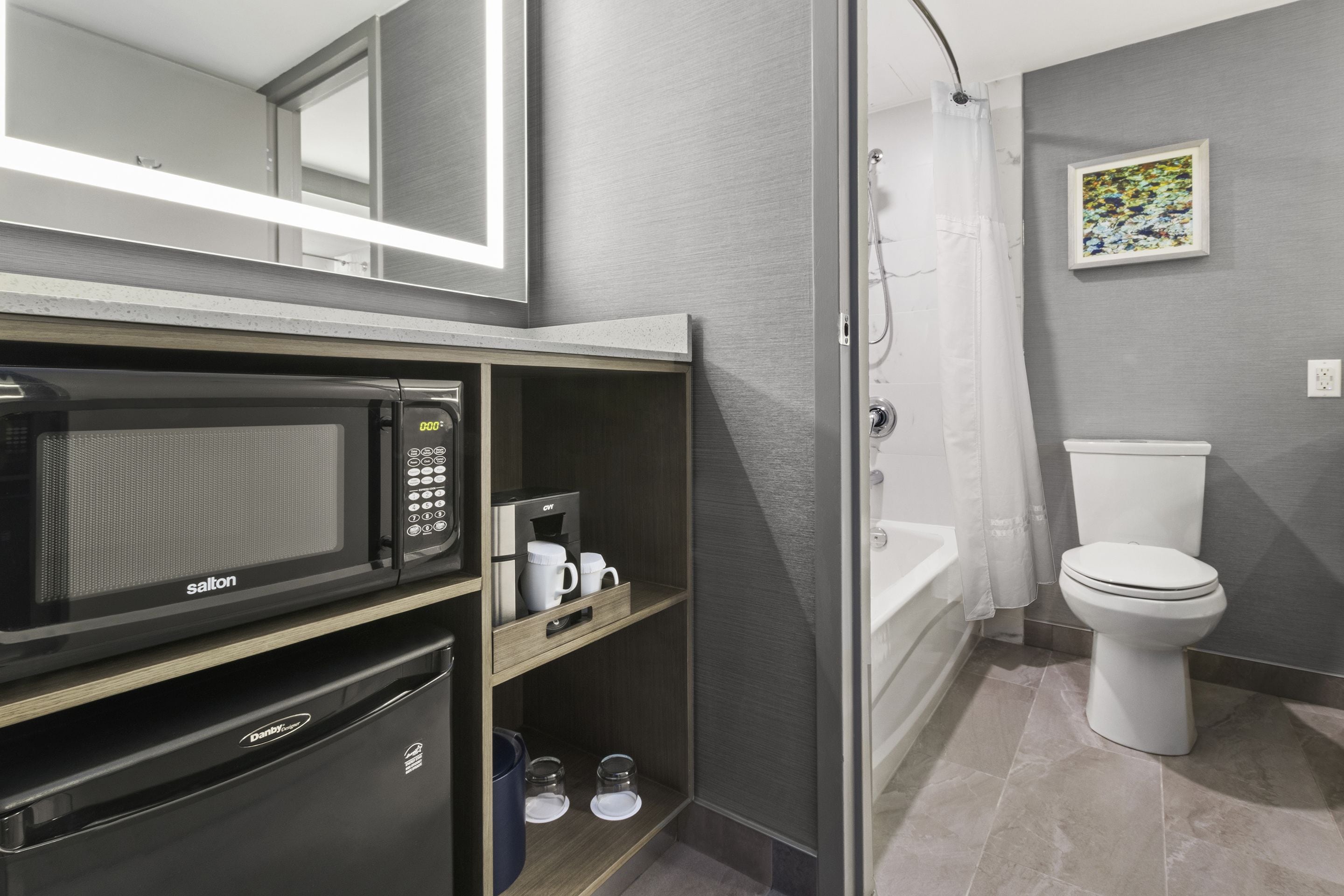 Photo - Best Western Premier Calgary Plaza Hotel & Conference Centre