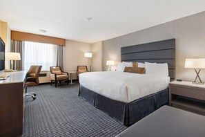 Premium bedding, in-room safe, desk, laptop workspace - Best Western Premier Calgary Plaza Hotel & Conference Centre (Calgary)