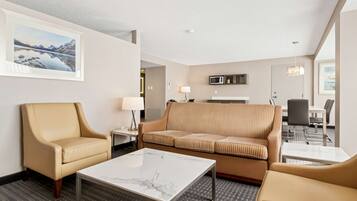 Premium bedding, in-room safe, desk, laptop workspace