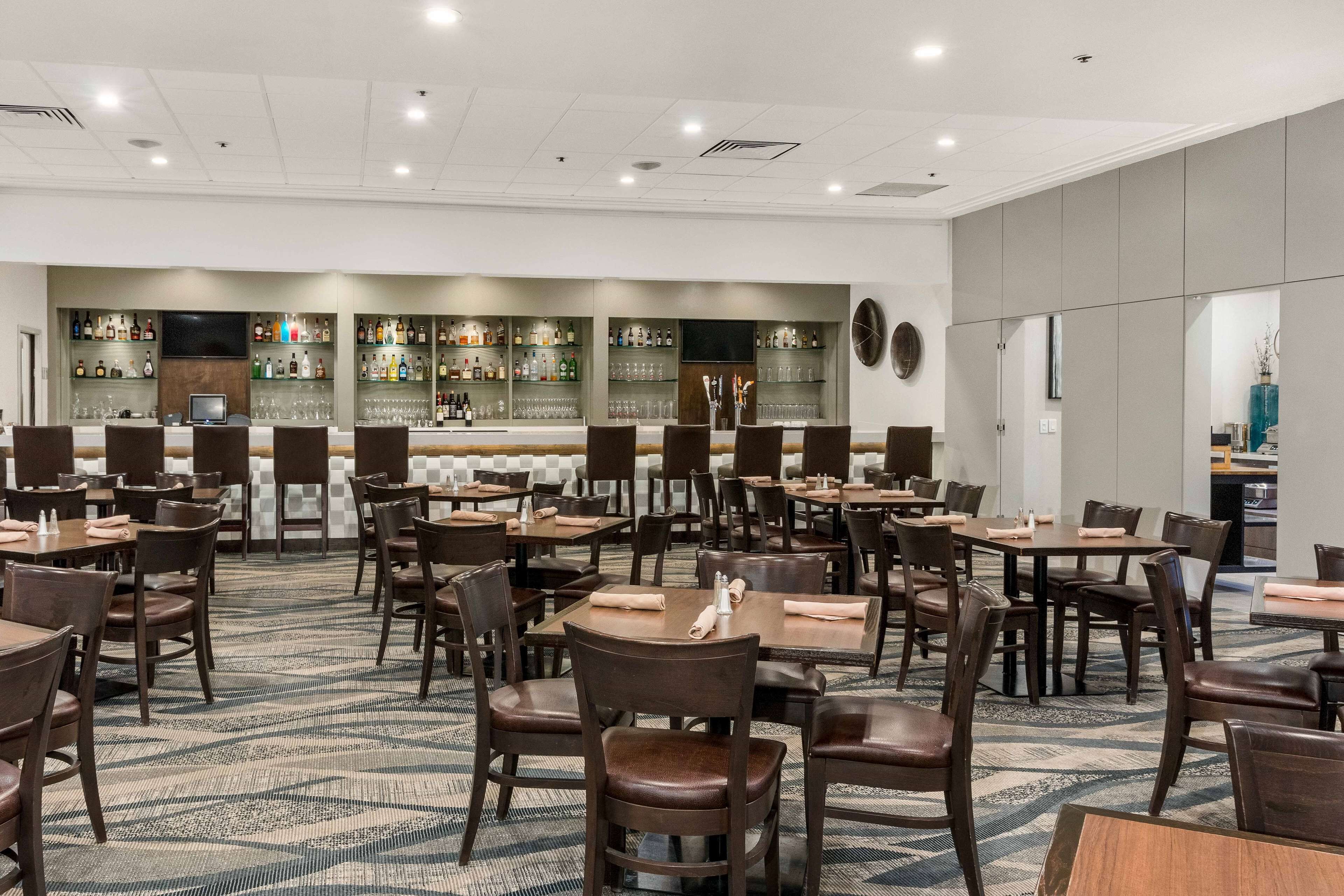 Photo - Best Western Premier Calgary Plaza Hotel & Conference Centre