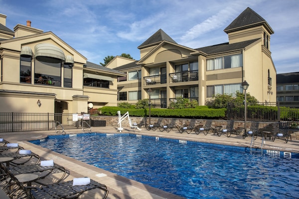 Seasonal outdoor pool, pool loungers